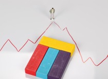 港股赛力斯上市表现引关注，A+H模式成焦点