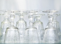 玻璃期货市场供需失衡，价格临近1000关口