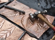 内外盘铜价大涨，投资铜条需谨慎