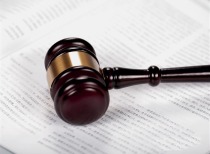 亚辉龙、天晟新材同日因信息披露违法违规被证监会立案调查