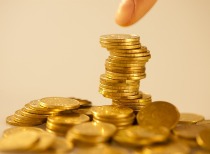 国际金价持续走强 逼近每盎司5400美元